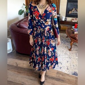 Beautiful Long Sleeve Pleated Floral Maxi Dress size US 12